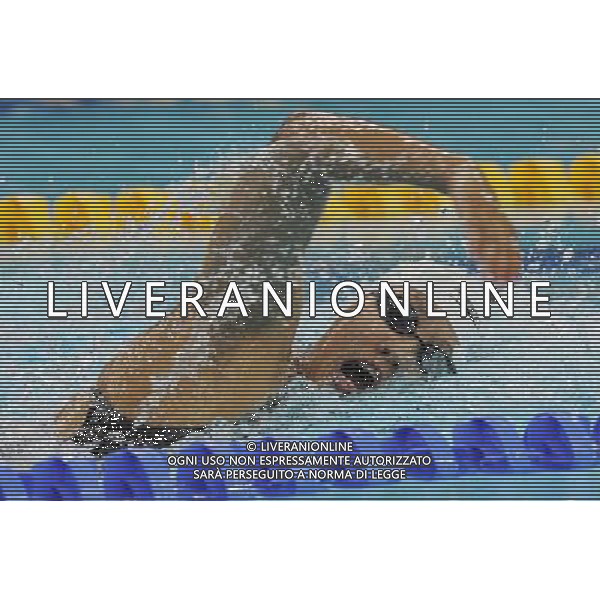 (110817) -- SHENZHEN, Aug. 17, 2011 () -- Zhu Qianwei of team China competes during the final of the women\'s 4X200m freestyle relay of swimming at the 26th Summer Universiade in Shenzhen, a city of south China\'s Guangdong Province Aug. 17, 2011. Team China took the bronze with 7:59.62. (/Liang Xu)(wll)