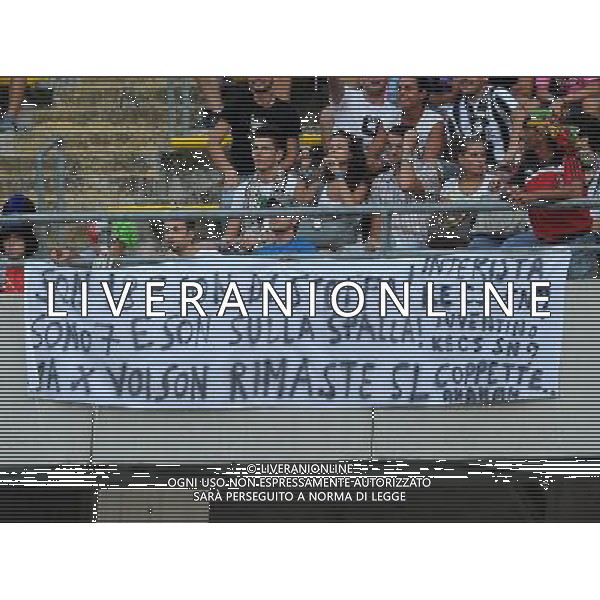 Trofeo TIM 2011 Bari - 18.08.2011 Inter-Milan-Juventus Nella Foto:striscioni /Ph.Vitez-Ag. Aldo Liverani