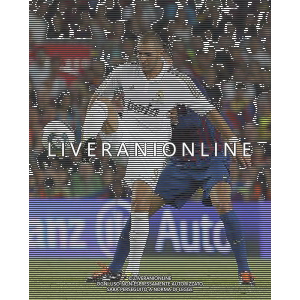 FC Barcelona\'s Gerard Pique (b) and Real Madrid\'s Karim Benzema during Spanish Supercup 2nd match.August 17,2011. Photo: Acero / Alter / ALFAQUI Photo: Acero / Alter / ALFAQUI