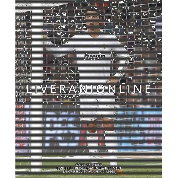 Real Madrid\'s Cristiano Ronaldo with a green laser ligth in the face during Spanish Supercup 2nd match.August 17,2011. Photo: Acero / Alter / ALFAQUI Photo: Acero / Alter / ALFAQUI