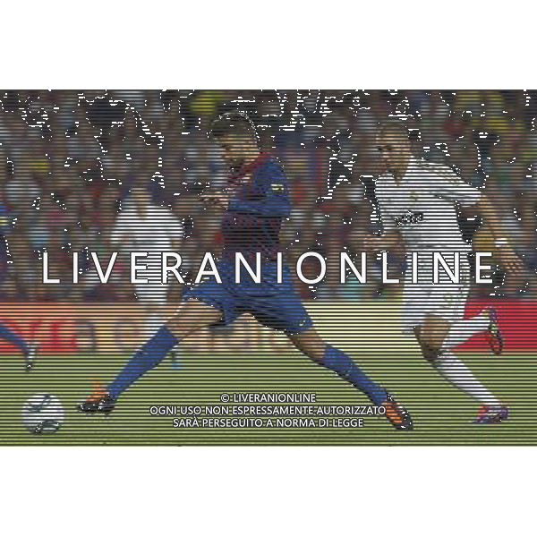 FC Barcelona\'s Gerard Pique (l) and Real Madrid\'s Karim Benzema during Spanish Supercup 2nd match.August 17,2011. Photo: Acero / Alter / ALFAQUI Photo: Acero / Alter / ALFAQUI