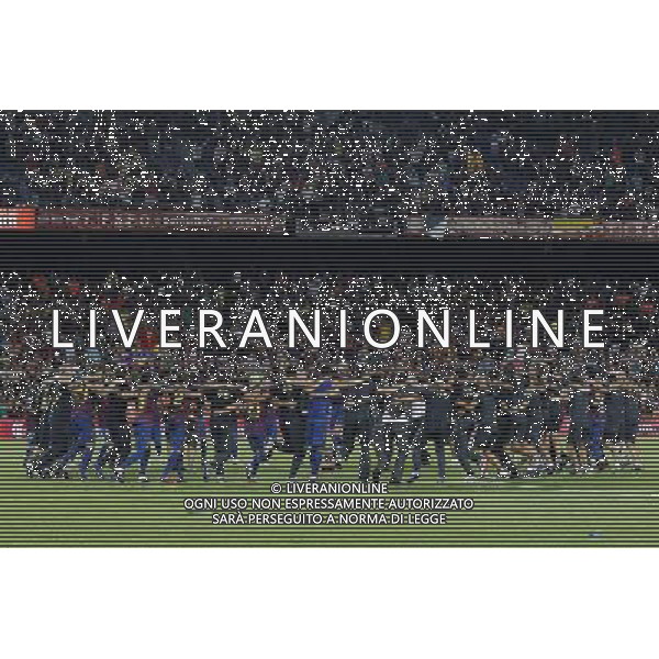 FC Barcelona\'s team celebrates the victory during Spanish Supercup 2nd match dacing the Catalonia tipical dance La Sardana.August 17,2011. Photo: Acero / Alter / ALFAQUI Photo: Acero / Alter / ALFAQUI