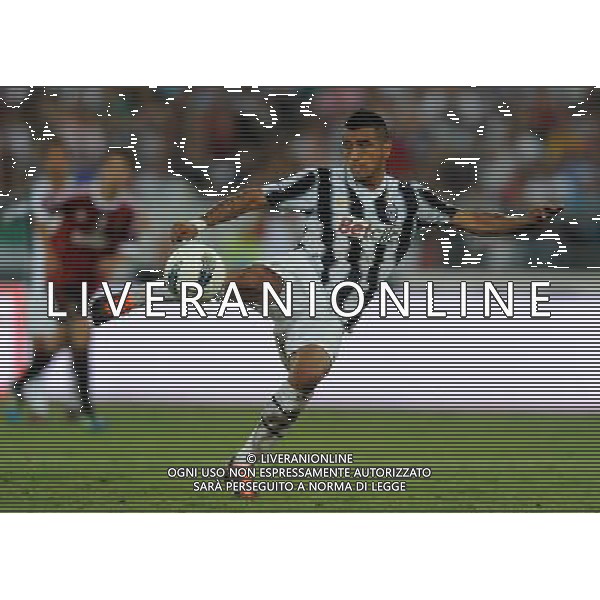 Trofeo TIM 2011 Bari - 18.08.2011 Inter-Milan-Juventus Nella Foto:vidal colpisce la traversa /Ph.Vitez-Ag. Aldo Liverani