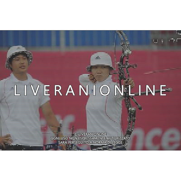 (110818) -- SHENZHEN, Aug. 18, 2011 () -- Min Lihong and Seo Jung Hee of South Korea compete during mixed team compound of archery at the 26th Summer Universiade in Shenzhen, a city of south China\'s Guangdong Province, on Aug. 18, 2011. Min Lihong and Seo Jung Hee won the gold medal in the event. (/Lui Siu Wai)(wx)
