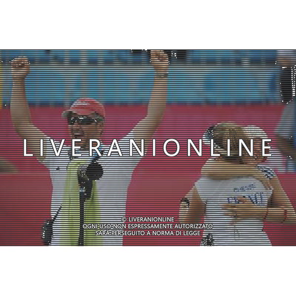 (110818) -- SHENZHEN, Aug. 18, 2011 () -- Members of France\'s team celebrate during men\'s team compound of archery at the 26th Summer Universiade in Shenzhen, a city of south China\'s Guangdong Province, on Aug. 18, 2011. French team won the gold medal in the match. (/Lui Siu Wai)(wx)
