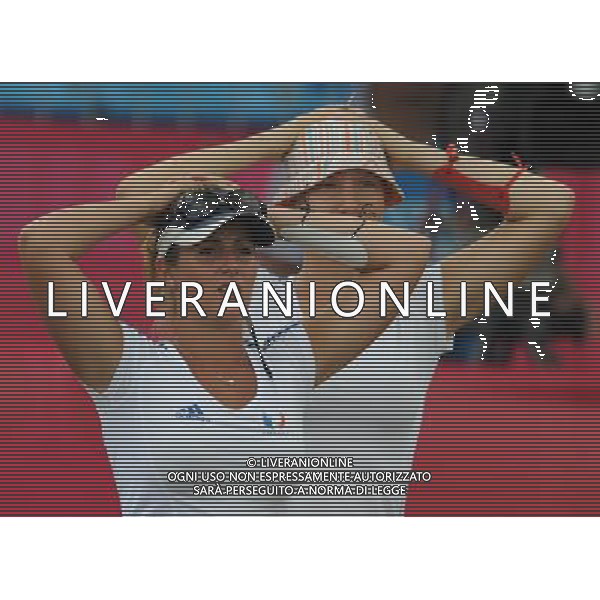 (110818) -- SHENZHEN, Aug. 18, 2011 () -- French athletes react during men\'s team compound of archery at the 26th Summer Universiade in Shenzhen, a city of south China\'s Guangdong Province, on Aug. 18, 2011. French team won the gold medal in the match. (/Lui Siu Wai)(wx)