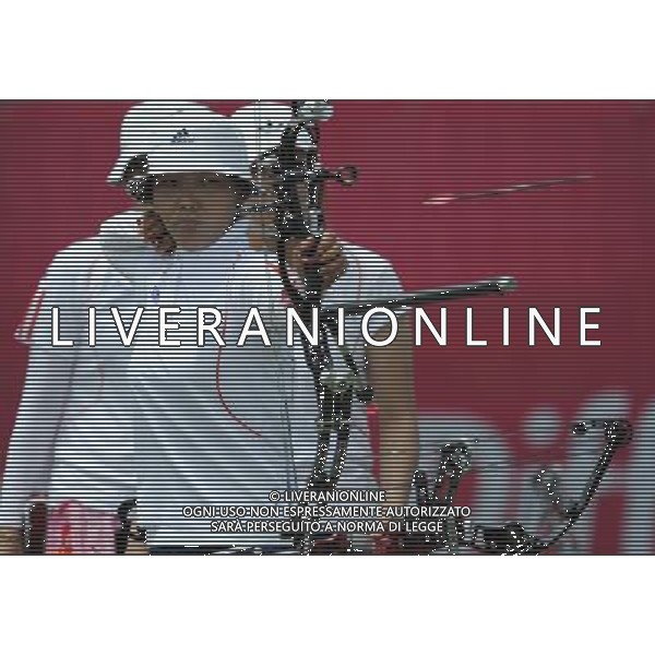 (110818) -- SHENZHEN, Aug. 18, 2011 () -- Seo Jung Hee of South Korea competes during women\'s team compound of archery at the 26th Summer Universiade in Shenzhen, a city of south China\'s Guangdong Province, on Aug. 18, 2011. South Korean team won the gold medal in the match. (/Lui Siu Wai)(wx)