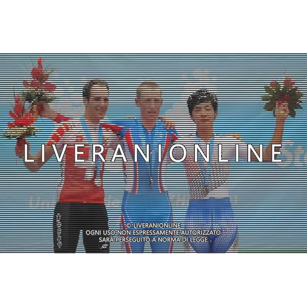 (110818) -- SHENZHEN, Aug. 18, 2011 () -- Gold medalist Artur Ershov (C) of Russia, silver medalist Bernhard Oberholzer (L) of Switzerland and bronze medalist Choi Weungwoo of South Korea pose for photos during the awarding ceremony of men\'s 30km points race of cycling track at the 26th Summer Universiade in Shenzhen, a city of south China\'s Guangdong Province, on Aug. 18, 2011. (/Li Ga)(wx)
