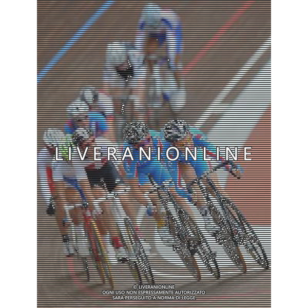 (110818) -- SHENZHEN, Aug. 18, 2011 () -- Artur Ershov (1st R) of Russia competes during men\'s 30km points race of cycling track at the 26th Summer Universiade in Shenzhen, a city of south China\'s Guangdong Province, on Aug. 18, 2011. Ershov won the gold medal with total points of 47. (/Li Ga)(wx)