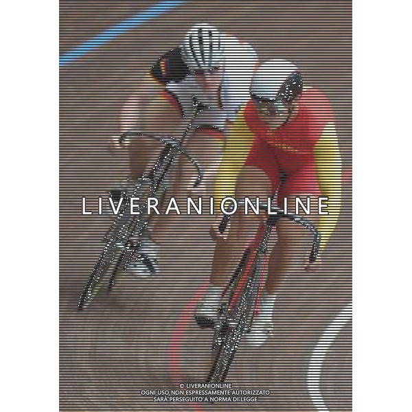 (110818) -- SHENZHEN, Aug. 18, 2011 () -- Zhang Miao (R) of China competes during men\'s sprint of cycling track at the 26th Summer Universiade in Shenzhen, a city of south China\'s Guangdong Province, on Aug. 18, 2011. Zhang got the bronze medal in the match. (/Li Ga)(wx)