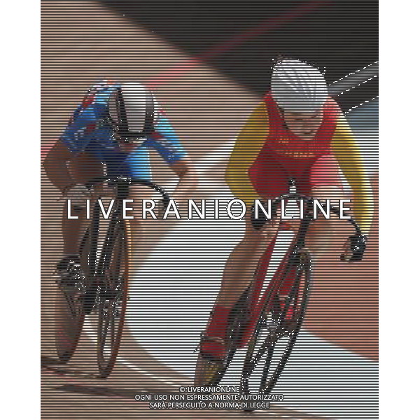 (110818) -- SHENZHEN, Aug. 18, 2011 () -- Guo Shuang (R) of China competes with Victoria Baranova of Ruassia during women\'s sprint final match of cycling track at the 26th Summer Universiade in Shenzhen, a city of south China\'s Guangdong Province, on Aug. 18, 2011. Guo won the gold medal and Baranova got the silver in the match. (/Li Ga)(wx)