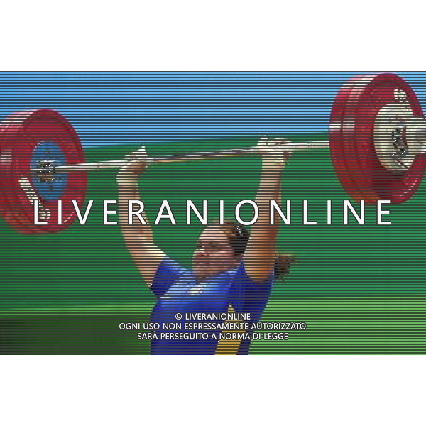 (110818) SHENZHEN, Aug. 18, 2011 Daryna Goncharova of Ukraine competes during the women\'s +75kg weightlifting competition at the 26th Summer Universiade in Shenzhen, a city of south China\'s Guangdong Province, Aug. 18, 2011. Daryna Goncharova of Ukraine claimed the bronze medal of the event with a total of 245kg. (/Wang Song)
