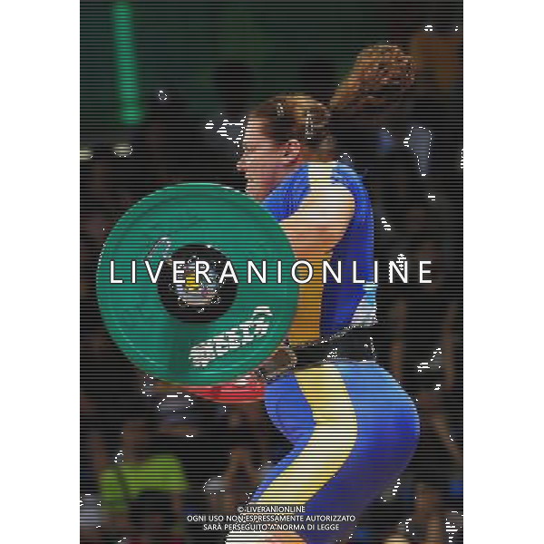 (110818) SHENZHEN, Aug. 18, 2011 Daryna Goncharova of Ukraine competes during the women\'s +75kg weightlifting competition at the 26th Summer Universiade in Shenzhen, a city of south China\'s Guangdong Province, Aug. 18, 2011. Daryna Goncharova of Ukraine claimed the bronze medal of the event with a total of 245kg. (/Wang Song)
