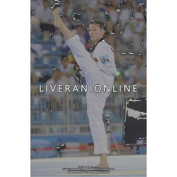 (110818) SHENZHEN, Aug. 18, 2011 Zhang Jingjing of China competes during the final of women\'s individual poomsae of taekwondo at the 26th Summer Universiade in Shenzhen, a city of south China\'s Guangdong Province Aug. 18, 2011. Zhang Jingjing claimed the title with 8.58 points. (/Liang Xu)(wll)