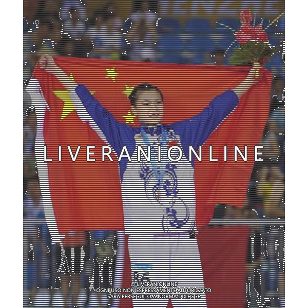 (110818) SHENZHEN, Aug. 18, 2011 Zhang Jingjing of China celebrates during the awarding ceremony for women\'s individual poomsae of taekwondo at the 26th Summer Universiade in Shenzhen, a city of south China\'s Guangdong Province Aug. 18, 2011. Zhang Jingjing claimed the title with 8.58 points. (/Liang Xu)(wll)