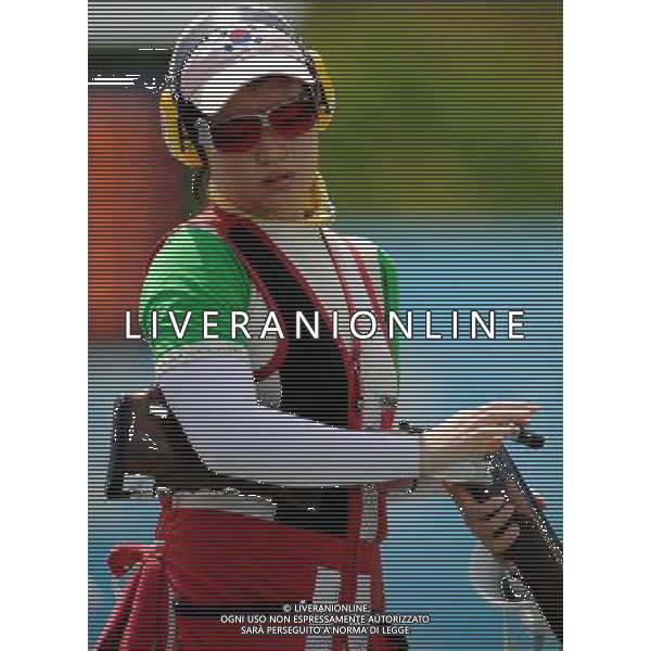 (110818) SHENZHEN, Aug. 18, 2011 Kang Gee Eun of South Korea unloads during the final shoot off of trap women event of shotgun at the 26th Summer Universiade in Shenzhen, a city of south China\'s Guangdong Province, Aug. 18, 2011. Kang Gee Eun claimed the bronze medal of the event with a total of 92 hits. (/Lin Yiguang)