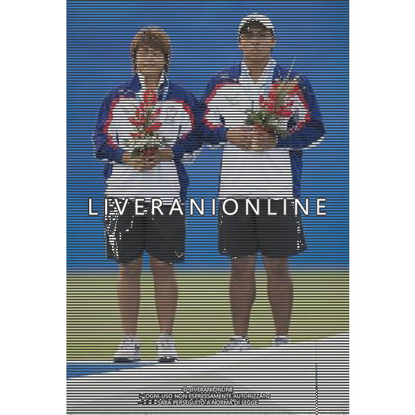(110818) SHENZHEN, Aug. 18, 2011 Silver medalists Chinese Taipei\'s Tien Kang (R) and Yuan Shu Chi celebrate during the awarding ceremony for the mix team recurve bow final of archery event at the 26th Summer Universiade, in Shenzhen, a city of south China\'s Guangdong Province, Aug. 18, 2011. (/Lui Siu Wai)(bxf)