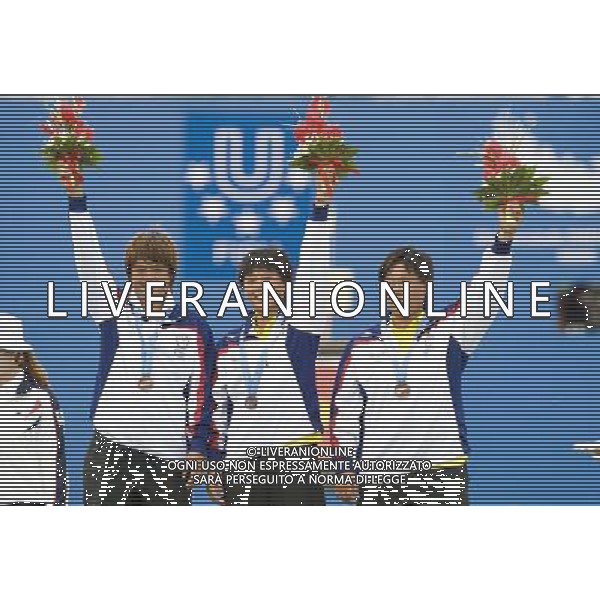 (110818) SHENZHEN, Aug. 18, 2011 Bronze medalists team of Chinese Taipei celebrate during the awarding ceremony for the women\'s team recurve bow final of archery event at the 26th Summer Universiade, in Shenzhen, a city of south China\'s Guangdong Province, Aug. 18, 2011. (/Lui Siu Wai)(bxf)