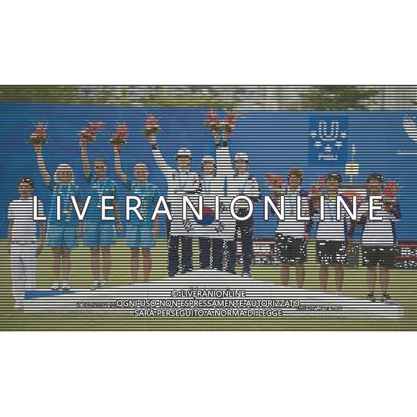 (110818) SHENZHEN, Aug. 18, 2011 Gold medalists team of South Korea (C), silver medalists team of Ukraine (L) and bronze medalists team of Chinese Taipei celebrate during the awarding ceremony for the women\'s team recurve bow final of archery event at the 26th Summer Universiade, in Shenzhen, a city of south China\'s Guangdong Province, Aug. 18, 2011. (/Lui Siu Wai)(bxf)