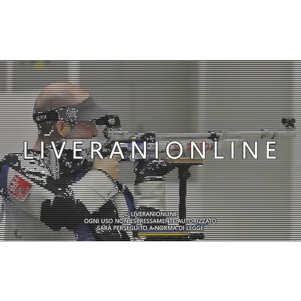 (110818) SHENZHEN, Aug. 18, 2011 Niccolo Campriani of Italy competes during the men\'s 10m air rifle individual match at the 26th Summer Universiade in Shenzhen, a city of south China\'s Guangdong Province, Aug. 18, 2011. Niccolo Campriani took the gold medal of the event with 698.4 points. (/Chen Yehua)