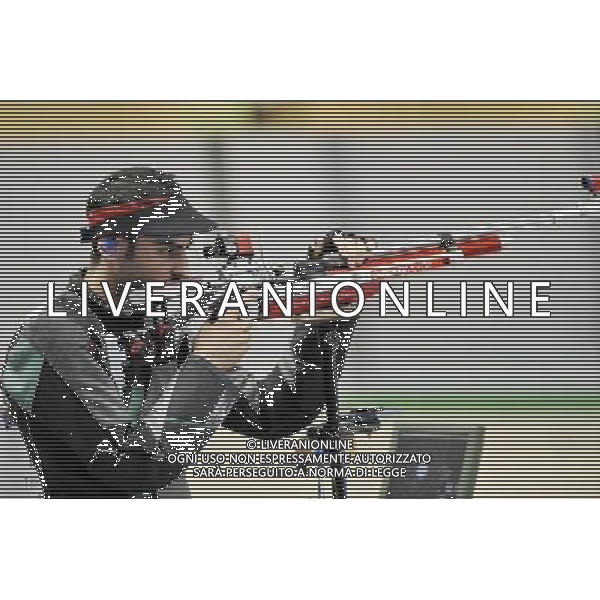 (110818) SHENZHEN, Aug. 18, 2011 Tommaso Leonardi of Italy aims the target during the men\'s 10m air rifle team match of shooting event at the 26th Summer Universiade, in Shenzhen, a city of south China\'s Guangdong Province, Aug. 18, 2011. The team of Italy won the gold medal of the event with 1786 points. (/Chen Yehua)(bxf)