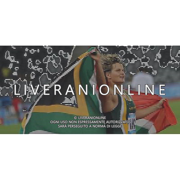 (110818) -- SHENZHEN, Aug. 18, 2011 () -- Sunette Stella Viljoen of South Africa celebrates after winning the women\'s Javelin finals of athletics event at the 26th Summer Universiade, in Shenzhen, a city of south China\'s Guangdong Province, Aug. 18, 2011. Viljoen won the gold medal with 66.47 meters and set a new Asian Record. (/Li Ming) (bxf)