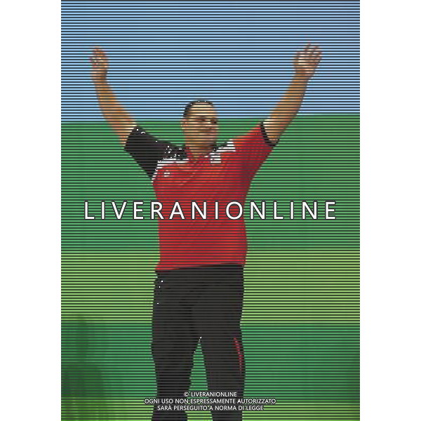 (110818) -- SHENZHEN, Aug. 18, 2011 () -- Mohamed Masoud of Egypt reacts during the awarding ceremony for men\'s +150kg weightlifting competition at the 26th Summer Universiade in Shenzhen, a city of south China\'s Guangdong Province, Aug. 18, 2011. Masoud Mohamed claimed the title with a total of 412kg. (/Wang Song)