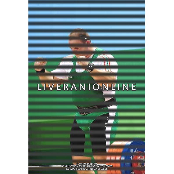 (110818) -- SHENZHEN, Aug. 18, 2011 () -- Peter Nagy of Hungary reacts during the men\'s +150kg weightlifting competition at the 26th Summer Universiade in Shenzhen, a city of south China\'s Guangdong Province, Aug. 18, 2011. Peter Nagy took the silver with a total of 412kg. (/Wang Song)