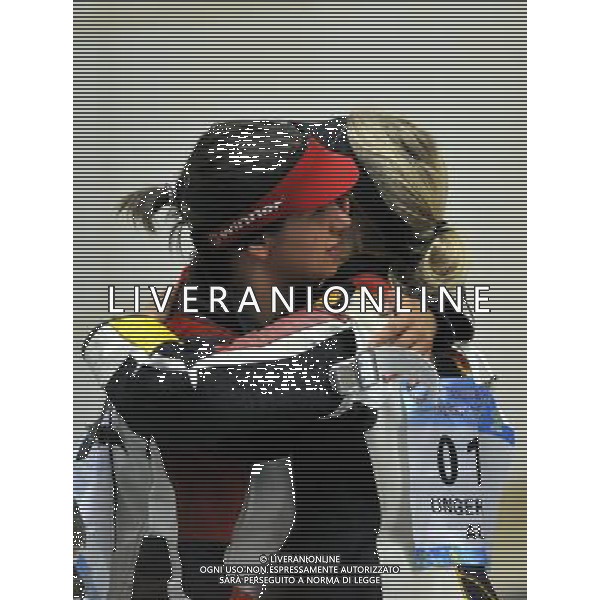 (110818) -- SHENZHEN, Aug. 18, 2011 () -- Petra Zublasing of Italy (L) and Lisa Ungerank of Austria hug with each other after finishing the women\'s 10m air rifle individual final of shooting event at the 26th Summer Universiade in Shenzhen, a city of south China\'s Guangdong Province, Aug. 18, 2011. Petra Zublasing of Italy claimed the gold medal, Lisa Ungerank of Austria won the silver medal. (/Chen Yehua)