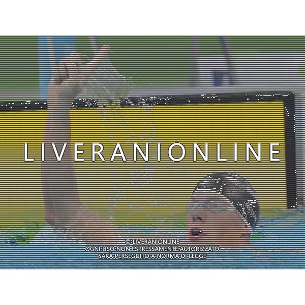 (110818) -- SHENZHEN, Aug. 18, 2011 () -- Matthew Mc Lean of the United States celebrates after finishing the men\'s 200m freestyle final of swimming at the 26th Summer Universiade in Shenzhen, a city of south China\'s Guangdong Province, Aug. 18, 2011. Matthew Mc Lean claimed the gold of the event with a time of 1:47.44. (/Liang Xu)