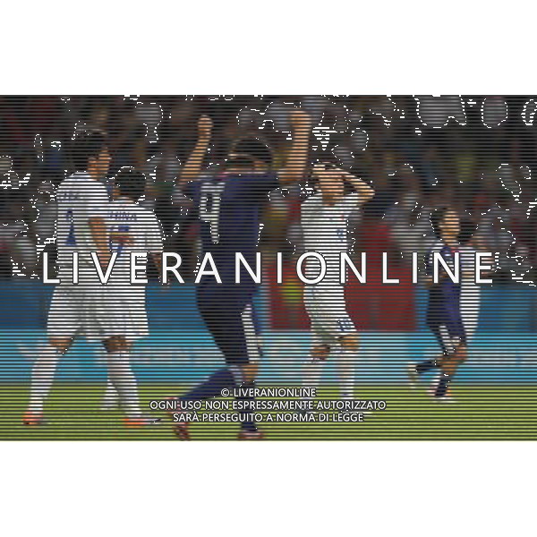 (110818) -- SHENZHEN, Aug. 18, 2011 () -- Yang Yang of China (4th L) react after loosing the men\'s football quarterfinal against Japan at the 26th Summer Universiade, in Shenzhen, a city of south China\'s Guangdong Province, Aug. 18, 2011. Japan won 3-2 to enter the semifinals. (/Li Ga)(bxf)