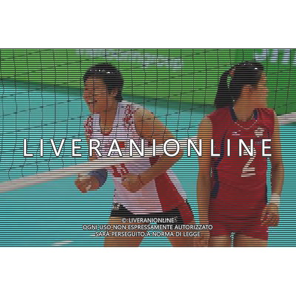 (110818) -- SHENZHEN, Aug. 18, 2011 () -- Chen Yina of China (L) celebrates for scoring during the women\'s quarterfinals of volleyball event against Chinese Taipei at the 26th Summer Universiade, in Shenzhen, a city of south China\'s Guangdong Province, Aug. 18, 2011. China won 3-1 to enter the semifinals. (/Gong Lei)(bxf)