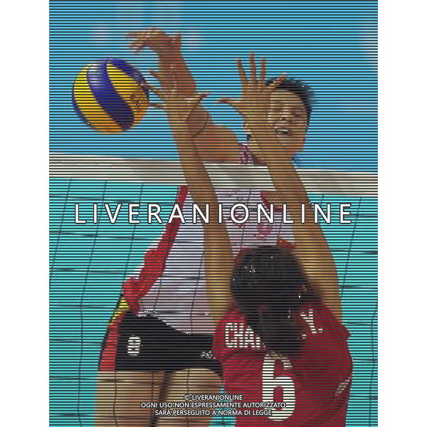 (110818) -- SHENZHEN, Aug. 18, 2011 () -- Zhang Lei of China (top) spikes the ball during the women\'s quarterfinal of volleyball event against Chinese Taipei at the 26th Summer Universiade, in Shenzhen, a city of south China\'s Guangdong Province, Aug. 18, 2011. China won 3-1 to enter the semifinals. (/Gong Lei)(bxf)
