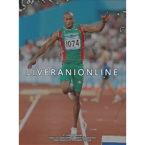 (110818) -- SHENZHEN, Aug. 18, 2011 () -- Nelson Evora of Portugal competes during the men\'s triple jump finals of athletics event at the 26th Summer Universiade, in Shenzhen, a city of south China\'s Guangdong Province, Aug. 18, 2011. Nelson Evora won the gold medal with 17.31 meters. (/Liao Yujie) (bxf)