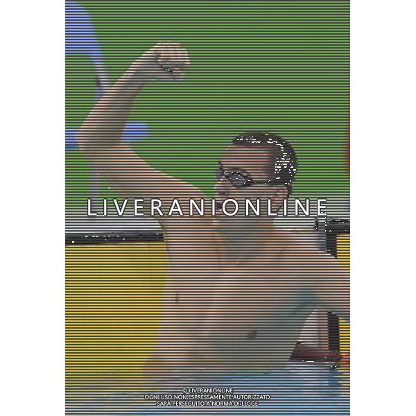 (110818) -- SHENZHEN, Aug. 18, 2011 () -- Laszlo Cseh of Hungary celebrates after finishing the men\'s 400m individual medley of swimming at the 26th Summer Universiade in Shenzhen, a city of south China\'s Guangdong Province, Aug. 18, 2011. Laszlo Cseh claimed the gold of the event with a time of 4:12.67. (/Liang Xu)