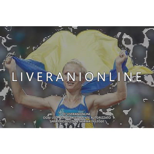 (110818) -- SHENZHEN, Aug. 18, 2011 () -- Olha Zavhorodnya of Ukraine celebrates after winning the women\'s 800M final race of athletics event at the 26th Summer Universiade, in Shenzhen, a city of south China\'s Guangdong Province, Aug. 18, 2011. Olha Zavhorodnya won the gold medal with 1 minutes 59.56 seconds. (/Liao Yujie) (bxf)