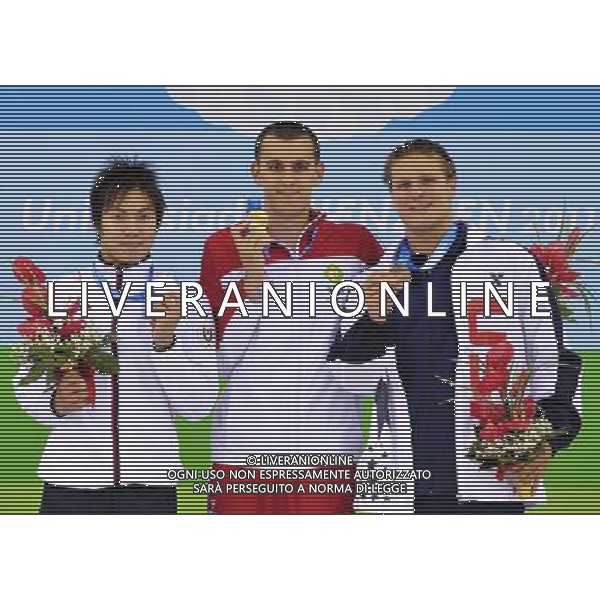 (110818) -- SHENZHEN, Aug. 18, 2011 () -- Gold medalist Laszlo Cseh of Hungary (C), silver medalist Yuya Horihata of Jpan (L), and bronze medalist William Harris of the United States display their medals on the podium during the awarding cermony of men\'s 400 individual medley final at the 26th Summer Universiade in Shenzhen, a city of south China\'s Guangdong Province, Aug. 18, 2011. (/Liang Xu)