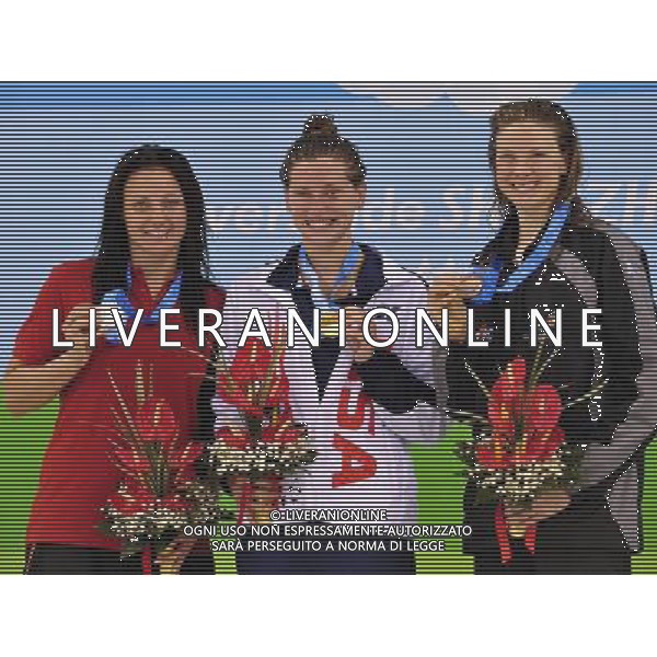 (110818) -- SHENZHEN, Aug. 18, 2011 () -- Gold medalist Haley Anderson of the United States (C), silver medalist Melania Felicitas Costa Schmid of Spain (L), and bronze medalist Lauren Boyle of New Zealand pose on the podium at the awarding ceremony of women\'s 1500m freestyle final of swimming event at the 26th Summer Universiade in Shenzhen, a city of south China\'s Guangdong Province, Aug. 18, 2011. (/Liang Xu)
