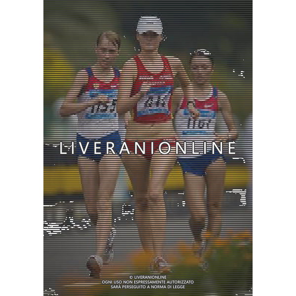 (110819) -- SHENZHEN, Aug. 19, 2011 () -- Julia Takacs Nyerges (C) of Spain competes during women\'s 20km walk of athletics at the 26th Summer Universiade in Shenzhen, a city of south China\'s Guangdong Province, on Aug. 19, 2011. Julia Takacs Nyerges claimed the gold medal with 1 hour 33 minutes 51 seconds. (/Lui Sui Wai)(wx)