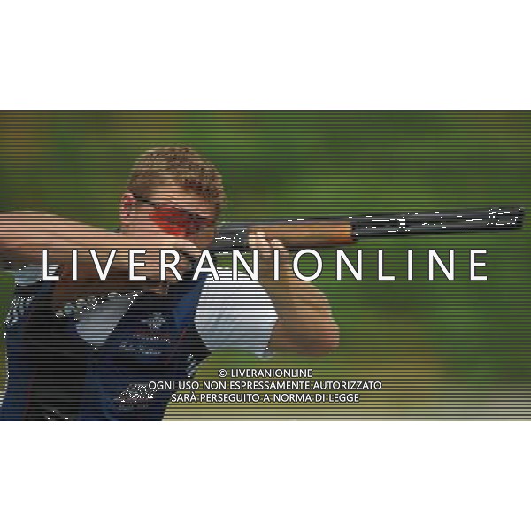 (110819) -- SHENZHEN, Aug. 19, 2011 () -- Casey Wallace of the United States shoots during men\'s trap of shotgun at the 26th Summer Universiade in Shenzhen, a city of south China\'s Guangdong Province, on Aug. 19, 2011. Men\'s trap entered its second day match Friday. (/Lin Yiguang)(wx)