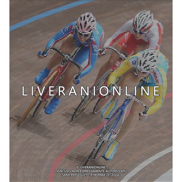 (110819) -- SHENZHEN, Aug. 19, 2011 () -- Lesya Kalitovska (R) of Ukraine, Anastasia Chulkova (L) of Russia and Uwano Minami of Japan compete during women\'s 20km points race of cycling track at the 26th Summer Universiade in Shenzhen, a city of south China\'s Guangdong Province, on Aug. 19, 2011. (/Li Ga)(wx)