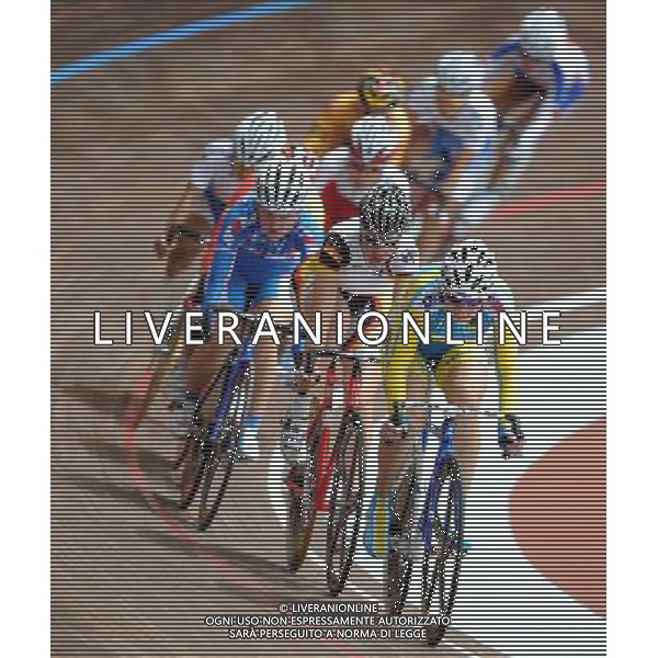(110819) -- SHENZHEN, Aug. 19, 2011 () -- Lesya Kalitovska (1st R) of Ukraine competes during women\'s 20km points race of cycling track at the 26th Summer Universiade in Shenzhen, a city of south China\'s Guangdong Province, on Aug. 19, 2011. Lesya Kalitovska won the gold medal with total points of 40. (/Li Ga)(wx)