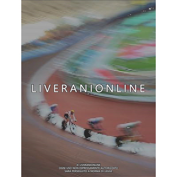 (110819) -- SHENZHEN, Aug. 19, 2011 () -- Atheltes compete during men\'s keirin of cycling track at the 26th Summer Universiade in Shenzhen, a city of south China\'s Guangdong Province, on Aug. 19, 2011. (/Li Ga)(wx)