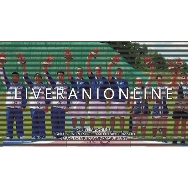 (110819) -- SHENZHEN, Aug. 19, 2011 () -- Gold medalists shooters of Italy (C), silver medalists shooters of China (L), and bronze medalists shooters of Poland celebrate during the awarding ceremony of men\'s trap team event of shotgun at the 26th Summer Universiade in Shenzhen, a city of south China\'s Guangdong Province, on Aug. 19, 2011. (/Lin Yiguang)(wx)
