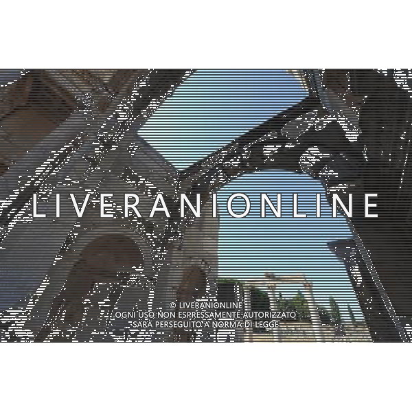 (110819) -- IZMIR, Aug. 19, 2011 () -- Photo taken on Aug. 18, 2011 shows the arches and stelae in Ephesus, Turkey. Ephesus (Ancient Greek Ephesos, Turkish Efes) was an ancient Greek city, and later a major Roman city, near present-day Selcuk, Izmir Province, Turkey. It is one of the biggest and best-preserved Roman cities in the world. In the Roman period, it was for many years the second largest city of the Roman Empire, ranking behind Rome, the empire\'s capital. Ephesus had a population of more than 250,000 in the 1st century BC, which also made it the second largest city in the world. (/Ma Yan) (yc)