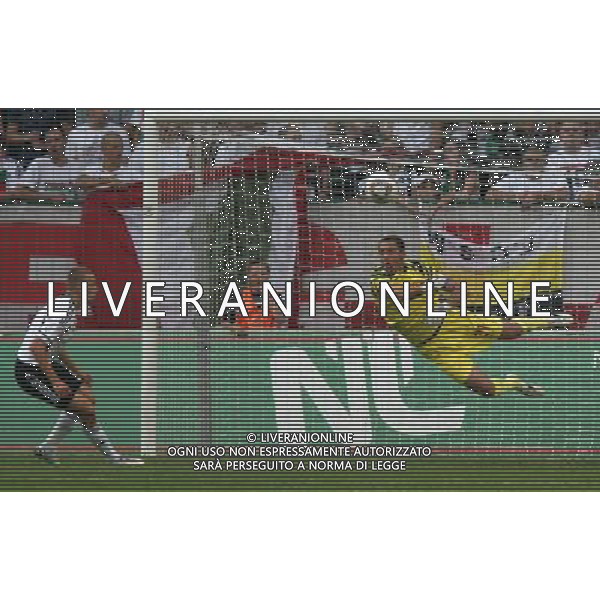 18.08.2011, WARSZAWA, PILKA NOZNA, LIGA EUROPY, UEFA EUROPA LEAGUE, LEGIA WARSZAWA - SPARTAK MOSKWA, JANUSZ GOL (LEGIA), ANDRIY DYKAN (SPARTAK), FOT. TOMASZ JASTRZEBOWSKI / FOTO OLIMPIK/NEWSPIX.PL UEFA EUROPA LEAGUE QUALIFICATION SEASON 2011/2012 LEGIA WARSAW v SPARTAK MOSCOV --- Newspix.pl *** Local Caption *** www.newspix.pl mail us: info@newspix.pl call us: 0048 022 23 22 222 --- Polish Picture Agency by Ringier Axel Springer Poland