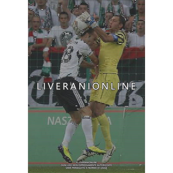 18.08.2011, WARSZAWA, PILKA NOZNA, LIGA EUROPY, UEFA EUROPA LEAGUE, LEGIA WARSZAWA - SPARTAK MOSKWA, DANIEL LJUBOJA (LEGIA), ANDRIY DYKAN (SPARTAK), FOT. TOMASZ JASTRZEBOWSKI / FOTO OLIMPIK/NEWSPIX.PL UEFA EUROPA LEAGUE QUALIFICATION SEASON 2011/2012 LEGIA WARSAW v SPARTAK MOSCOV --- Newspix.pl *** Local Caption *** www.newspix.pl mail us: info@newspix.pl call us: 0048 022 23 22 222 --- Polish Picture Agency by Ringier Axel Springer Poland