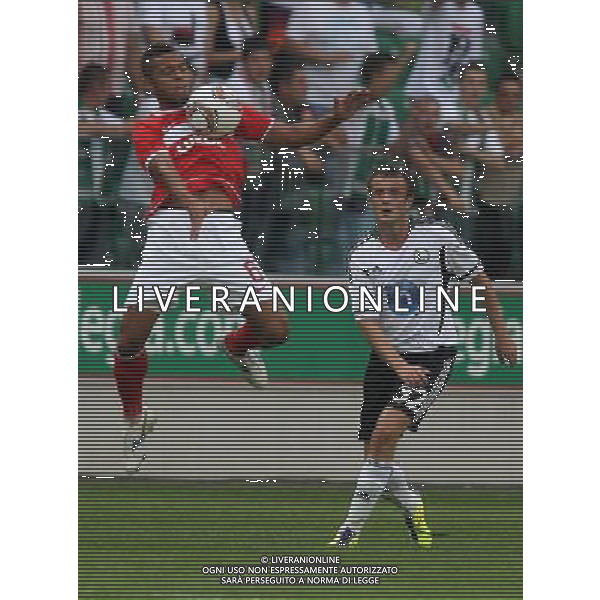 18.08.2011, WARSZAWA, PILKA NOZNA, LIGA EUROPY, UEFA EUROPA LEAGUE, LEGIA WARSZAWA - SPARTAK MOSKWA, RAFAEL PEREIRA DE SOUSA (SPARTAK), MIROSLAV RADOVIC (LEGIA), FOT. TOMASZ JASTRZEBOWSKI / FOTO OLIMPIK/NEWSPIX.PL UEFA EUROPA LEAGUE QUALIFICATION SEASON 2011/2012 LEGIA WARSAW v SPARTAK MOSCOV --- Newspix.pl *** Local Caption *** www.newspix.pl mail us: info@newspix.pl call us: 0048 022 23 22 222 --- Polish Picture Agency by Ringier Axel Springer Poland