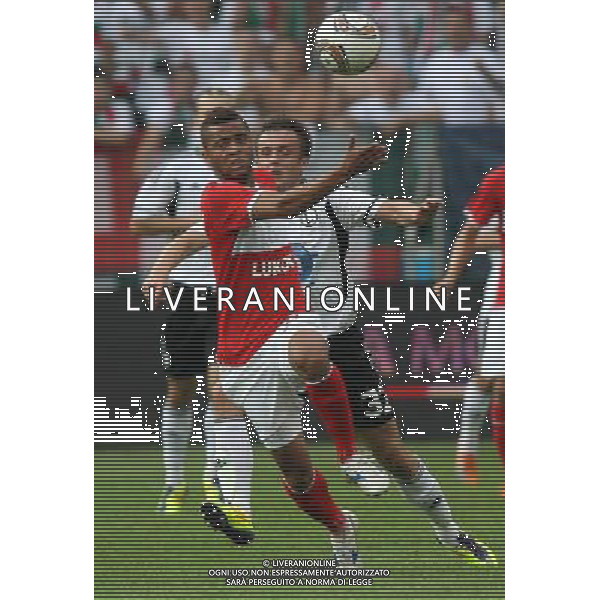 18.08.2011, WARSZAWA, PILKA NOZNA, LIGA EUROPY, UEFA EUROPA LEAGUE, LEGIA WARSZAWA - SPARTAK MOSKWA, RAFAEL PEREIRA DE SOUSA (SPARTAK), MIROSLAV RADOVIC (LEGIA), FOT. TOMASZ JASTRZEBOWSKI / FOTO OLIMPIK/NEWSPIX.PL UEFA EUROPA LEAGUE QUALIFICATION SEASON 2011/2012 LEGIA WARSAW v SPARTAK MOSCOV --- Newspix.pl *** Local Caption *** www.newspix.pl mail us: info@newspix.pl call us: 0048 022 23 22 222 --- Polish Picture Agency by Ringier Axel Springer Poland