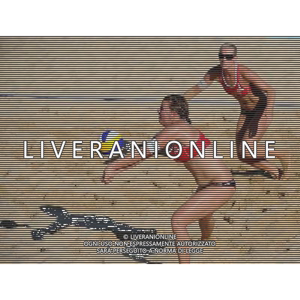 (110819) -- SHENZHEN, Aug. 19, 2011 () -- Karla Borger (R) and Britta Kristin Buethe of Germany compete during the women\'s beach volleyball gold medal match against Heather Hughes and Emily Day of the United States at the 26th Summer Universiade in Shenzhen, a city of south China\'s Guangdong Province, Aug. 19, 2011. Karla Borger and Britta Kristin Buethe won 2-0 to claim the gold. (/Guo Yong)(lm)